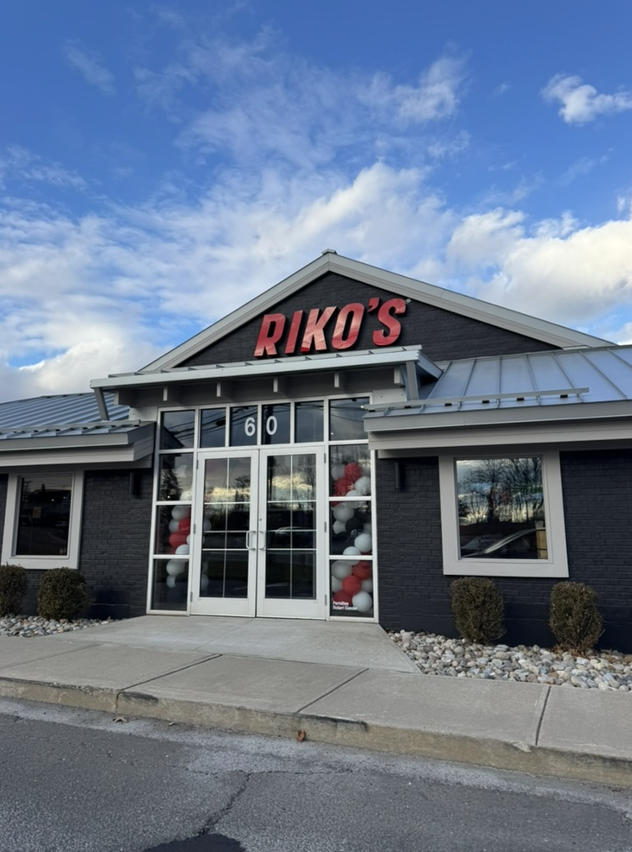 Riko’s Pizza brings its famous thin crust and hot oil pies to Westport’s Saugatuck neighborhood at 60 Charles Street—a slice of Stamford now closer to home!